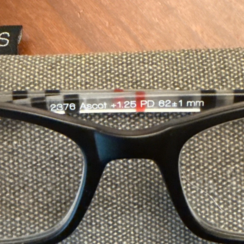 Peepers Ascot +1.25 reading glasses red black clear stripe